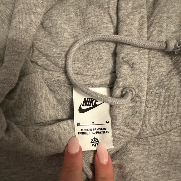 Nike Sweatshirt with black emblem! - Picture 4 of 5
